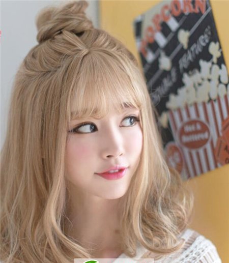 点击大图看下一张：亚麻色梨花头卷发