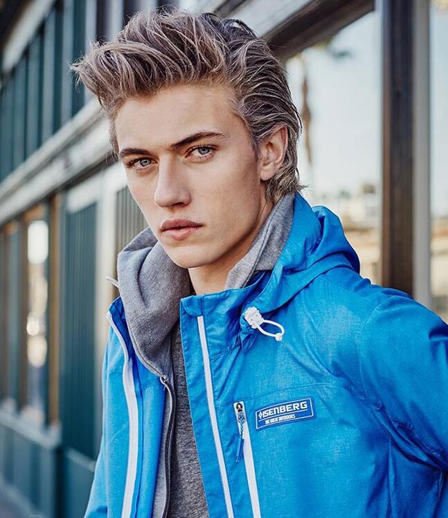 点击大图看下一张：模特Lucky Blue Smith