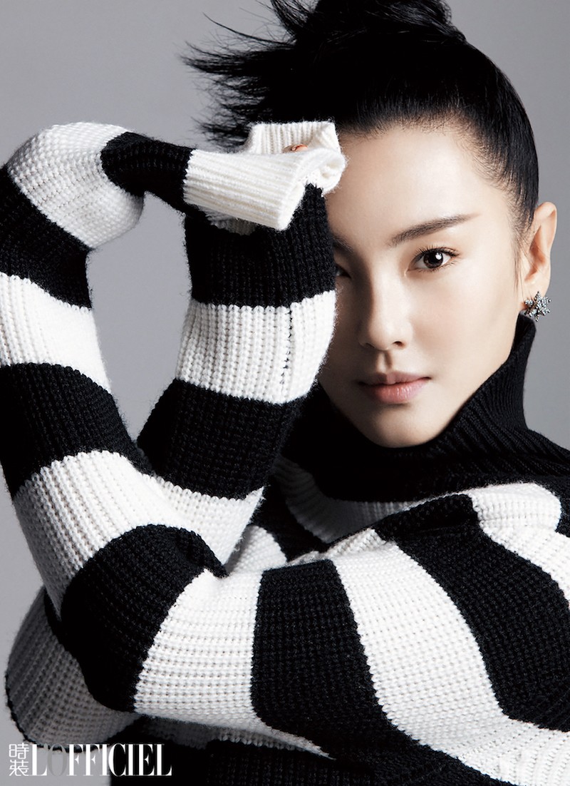 点击大图看下一张：张雨绮开年气场全开 温柔干练演绎冬季光影大片