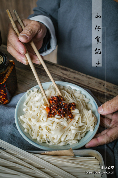 点击大图看下一张：吃碗面再走