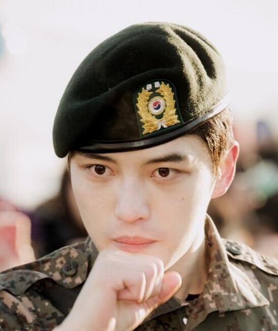 点击大图看下一张：金在中正式退伍