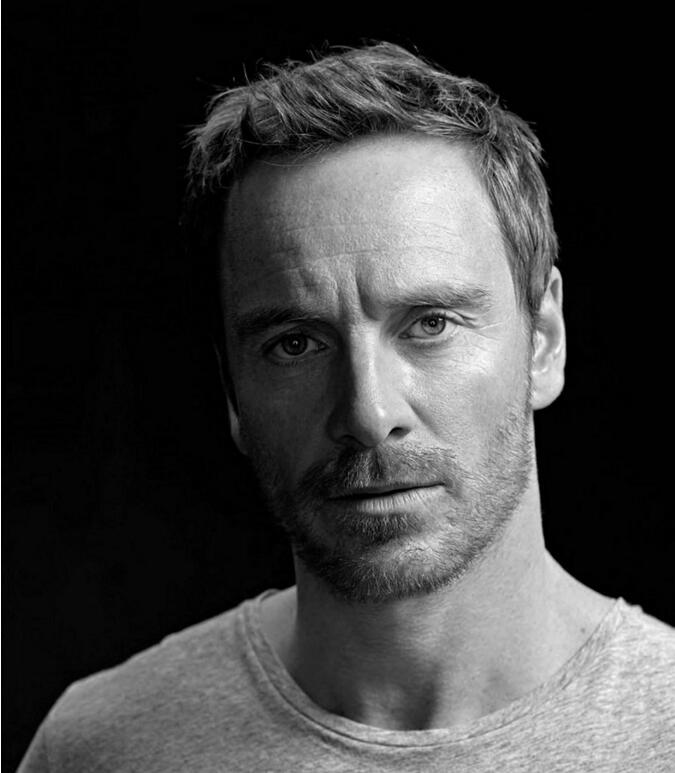 点击大图看下一张：迈克尔法斯宾德封面写真