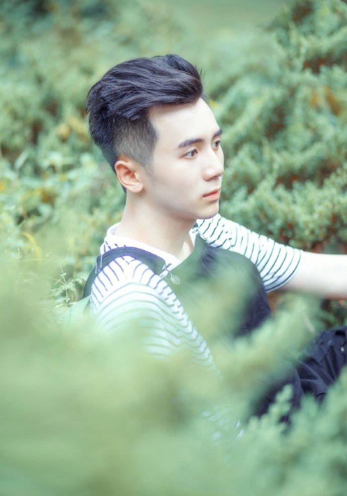 点击大图看下一张：高清小清新帅哥图片