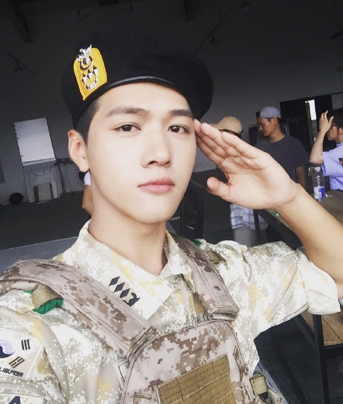 点击大图看下一张：微博上的帅哥照片