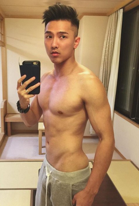 点击大图看下一张：阳光帅气男生高清图片