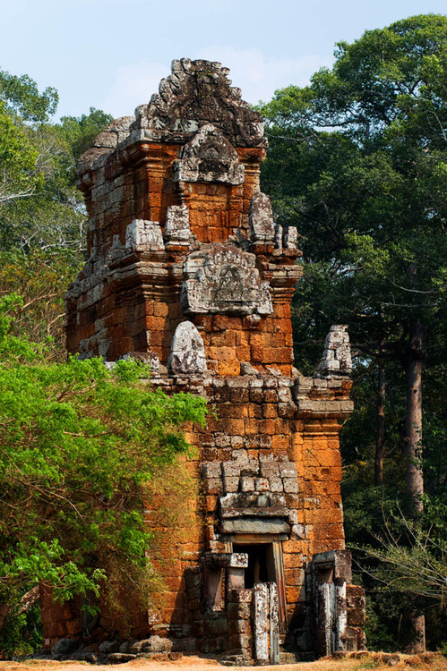 点击大图看下一张:吴哥斗象台广场