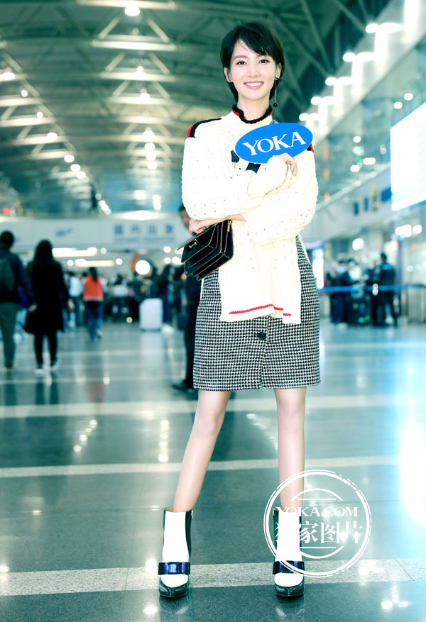 点击大图看下一张:活力少女启程巴黎 金晨这样的随意混搭我给满分