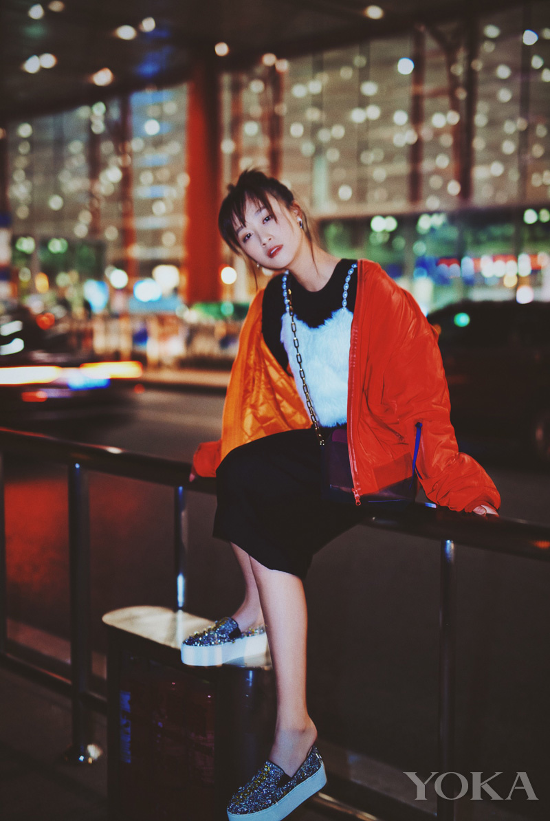 点击大图看下一张：蓝盈莹BF混搭机场look