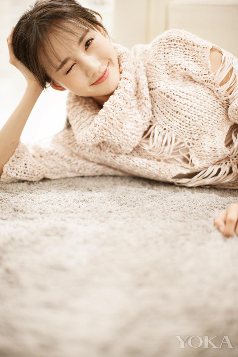 点击大图看下一张：李一桐冬日写真大片 万妖之王背后的元气少女