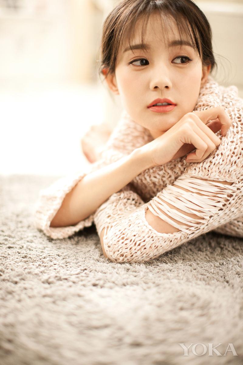 点击大图看下一张：李一桐冬日写真大片 万妖之王背后的元气少女