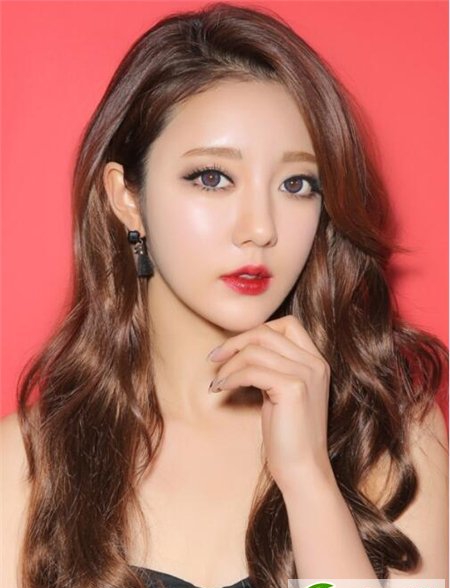 点击大图看下一张：韩国发型流行趋势 女神卷发时尚狂霸屏