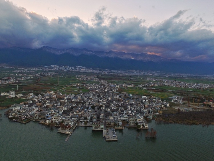 点击大图看下一张：旅途中航拍