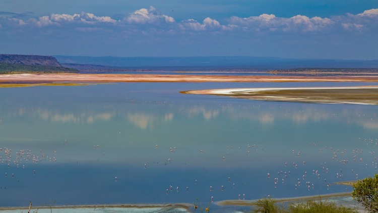 点击大图看下一张：马加迪湖