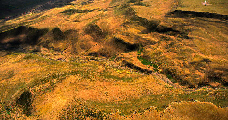 点击大图看下一张:直升机无人机航拍