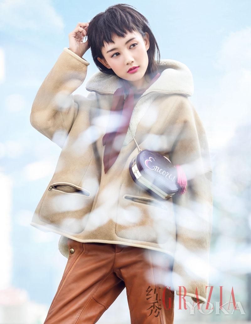 点击大图看下一张:李一桐时尚大片登《红秀》 暖意妆容元气少女