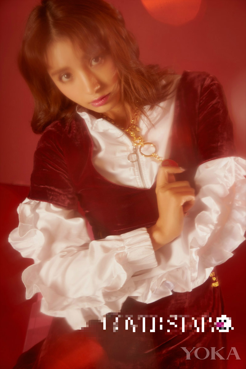 点击大图看下一张：麦迪娜最新复古大片 演绎冬季浪漫情怀