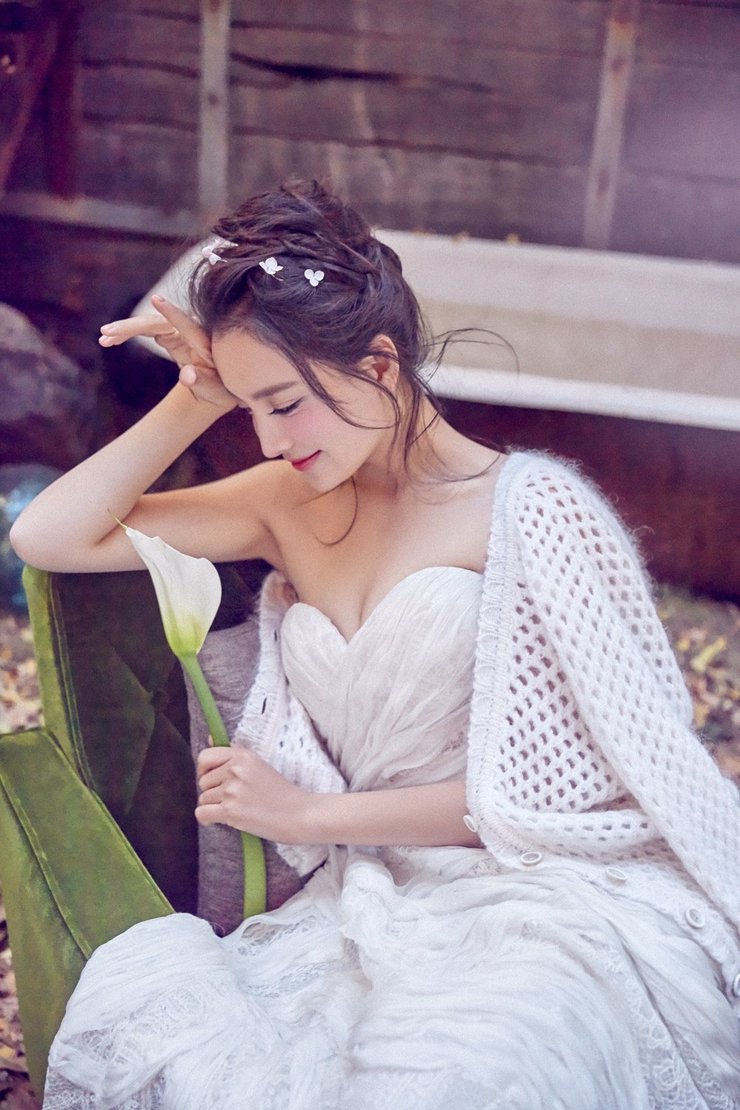 点击大图看下一张：明星个人写真照壁纸孙茜唯美写真仙气十足