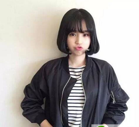 点击大图看下一张：2017流行女生短发 刘胡兰头正大热