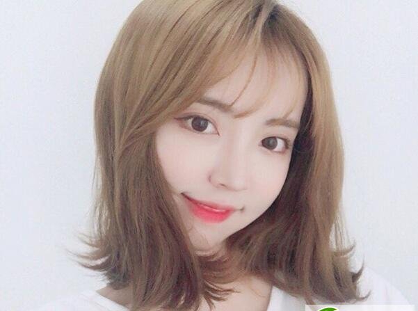 点击大图看下一张：半熟气质hair style 2017中长卷发发型