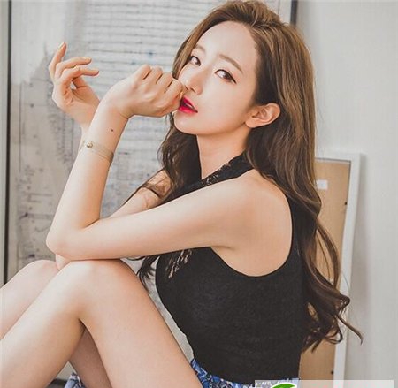 点击大图看下一张：韩国女生卷发发型 亚麻色系卷发图片