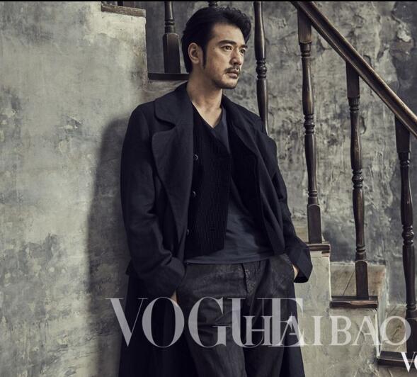 点击大图看下一张：金城武登《Vogue》台湾版2016年12月刊，男神依然如行走的雕刻一般！