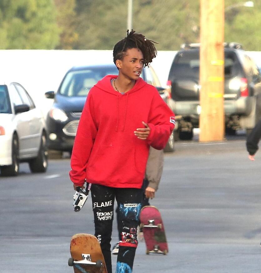 点击大图看下一张:贾登史密斯脏辫发型