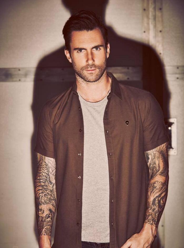 点击大图看下一张：亚当莱文的纹身