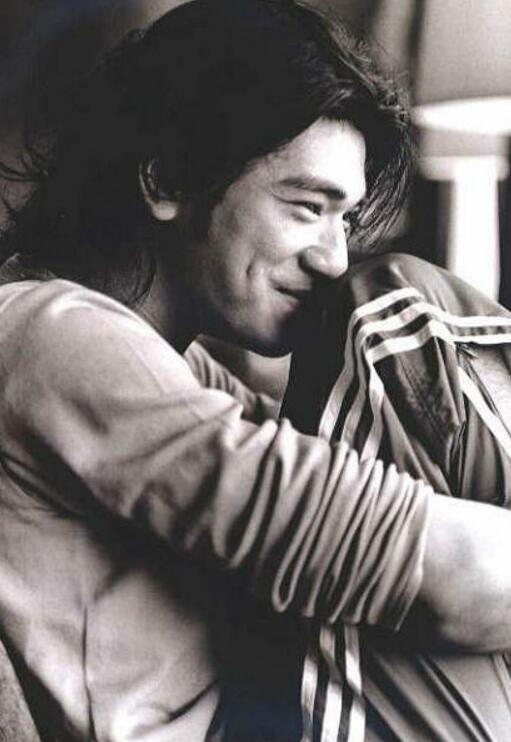 点击大图看下一张：年轻时候的金城武