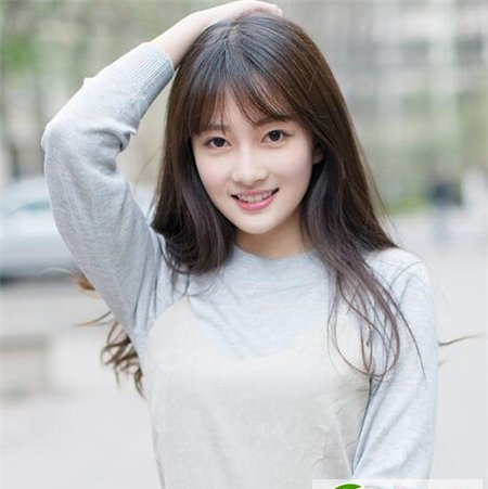 点击大图看下一张：女生烫什么头发最好看 微烫显甜美up气质