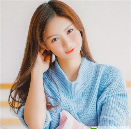 点击大图看下一张：女生烫什么头发最好看 微烫显甜美up气质