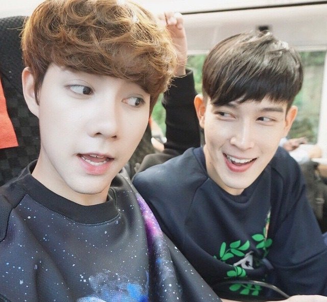 点击大图看下一张：好基友帅哥图片