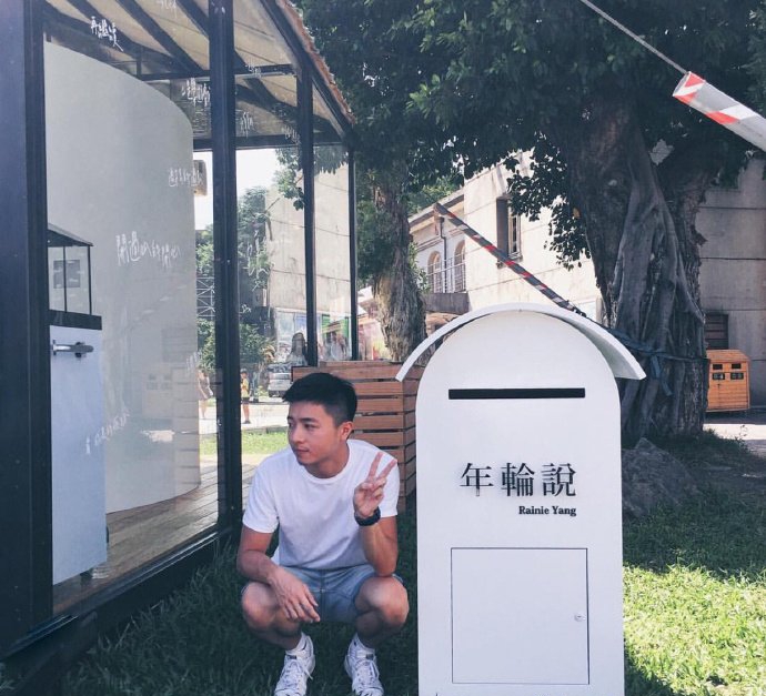 点击大图看下一张：街拍帅哥图片