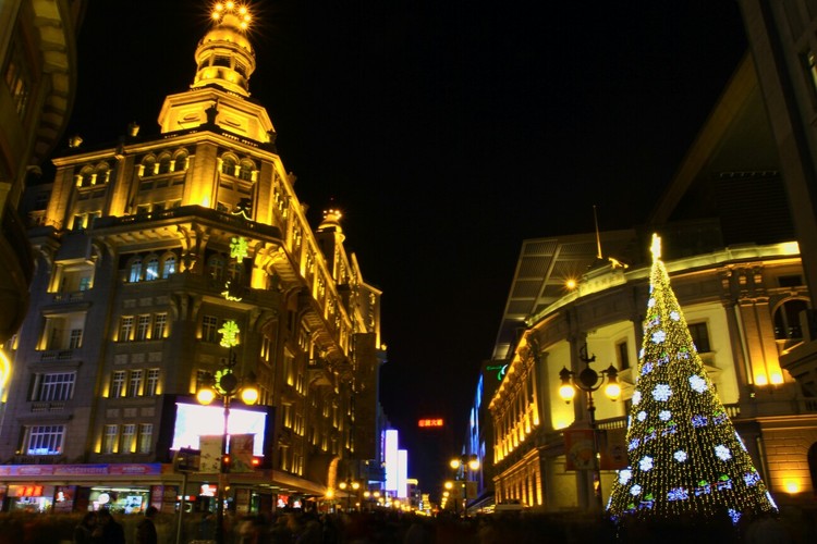 点击大图看下一张：冬季都市风景线