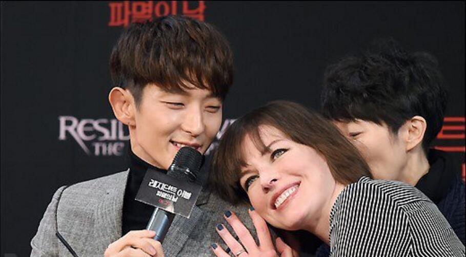 点击大图看下一张:生化危机6李准基