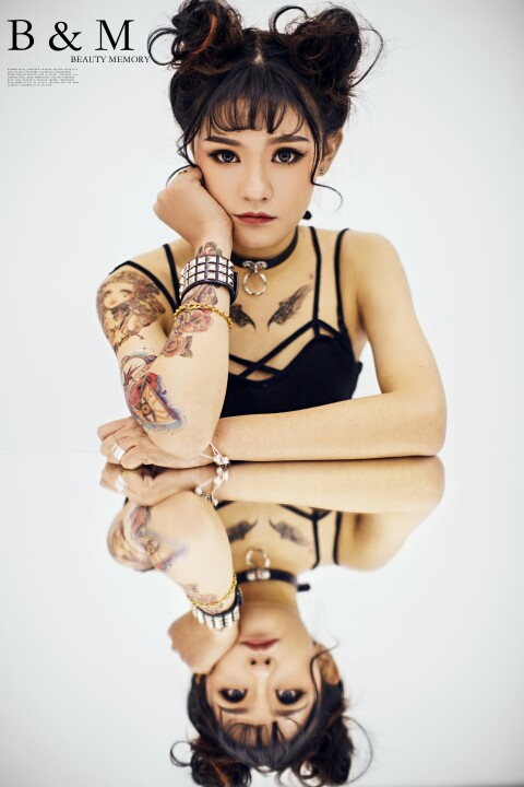 点击大图看下一张:忆时刻 情侣写真