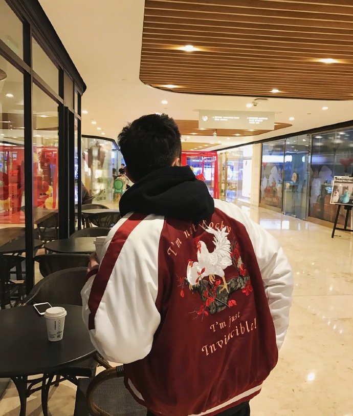 点击大图看下一张：高颜白净帅哥图片