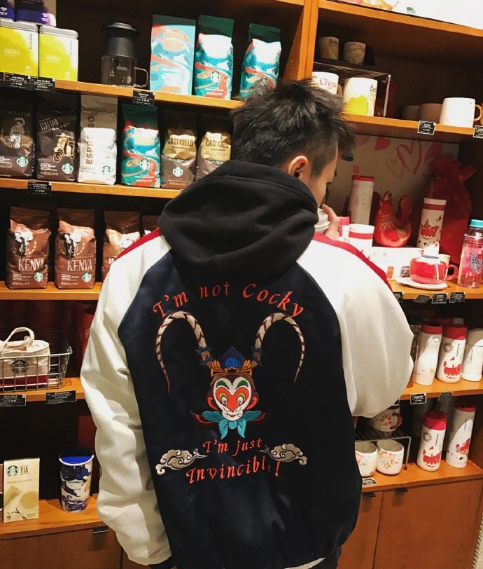 点击大图看下一张：高颜白净帅哥图片