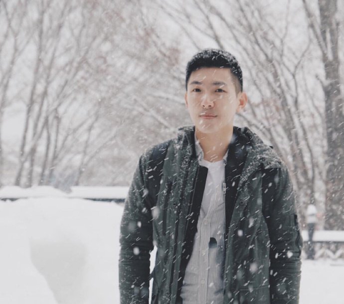 点击大图看下一张：居家帅哥照片