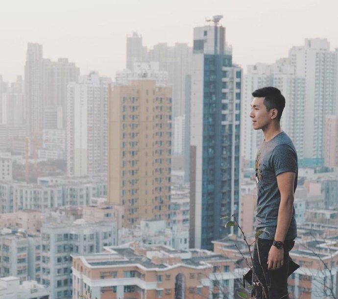 点击大图看下一张：居家帅哥照片