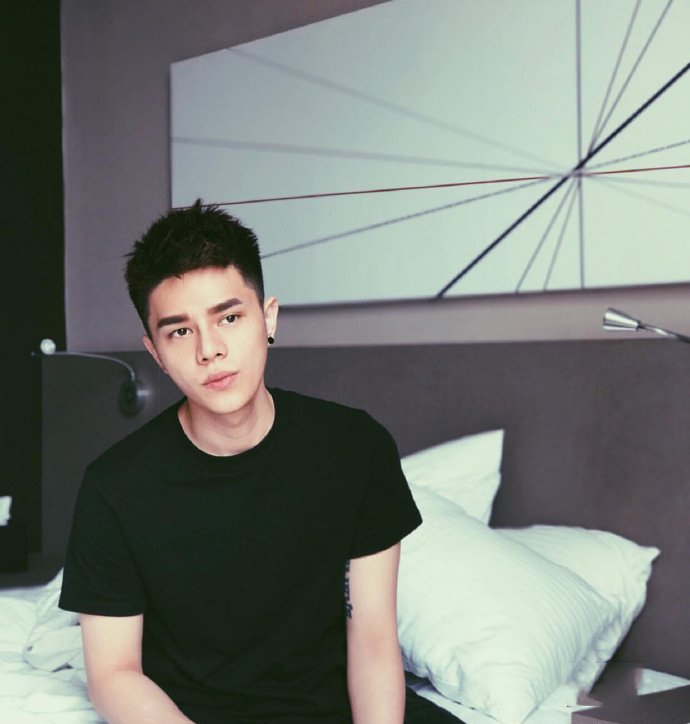 点击大图看下一张：型男街拍图片