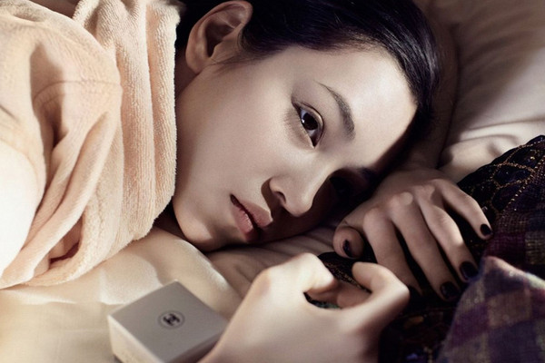 点击大图看下一张：水原希子 演绎香奈儿华丽美衣！