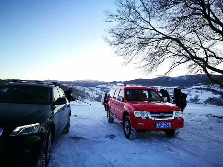 点击大图看下一张：乌兰巴统雪域坝上