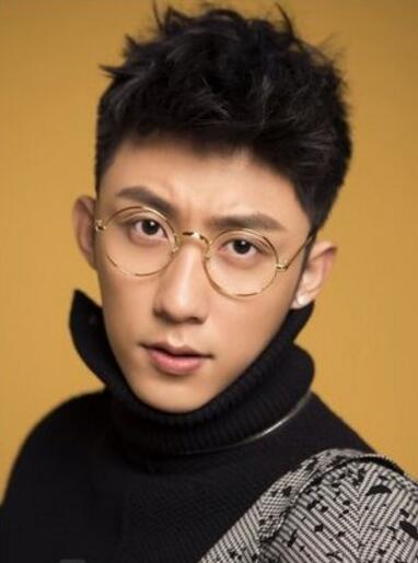 点击大图看下一张:黄景瑜海报美图曝光