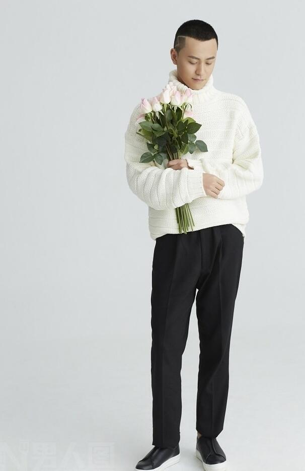 点击大图看下一张：秦俊杰主题时尚大片