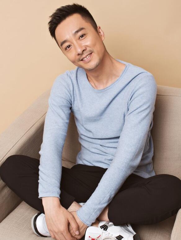 点击大图看下一张:吴超冬日写真图片