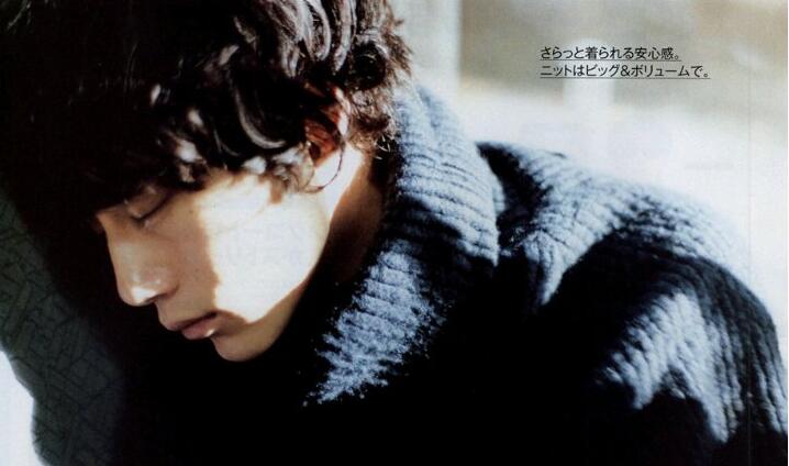 点击大图看下一张：坂口健太郎最新私服穿搭