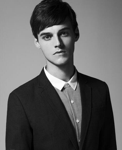 点击大图看下一张:清新阳光罗比维奇