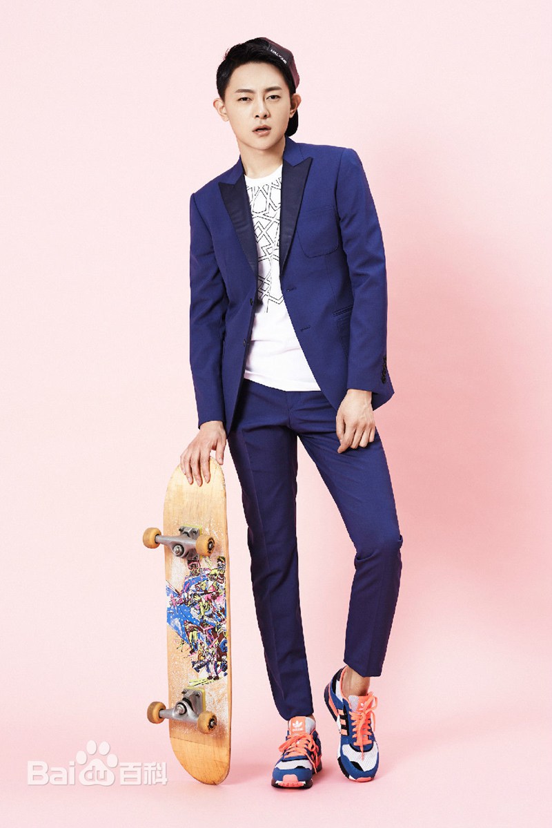 点击大图看下一张：张皓然写真演绎轻熟男气质