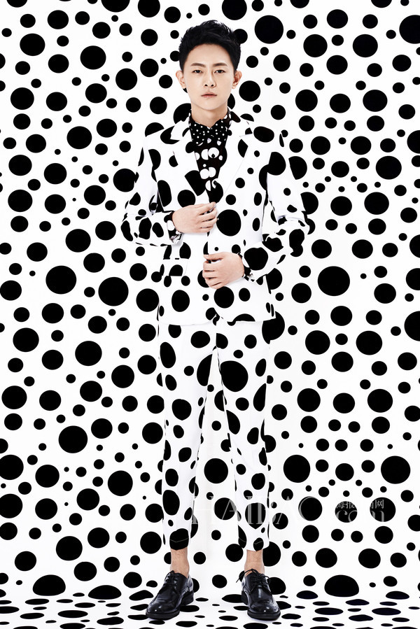 点击大图看下一张：张皓然新专辑写真曝光