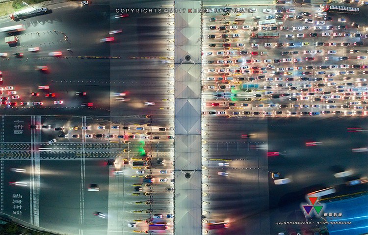 点击大图看下一张:航拍下的春运大考